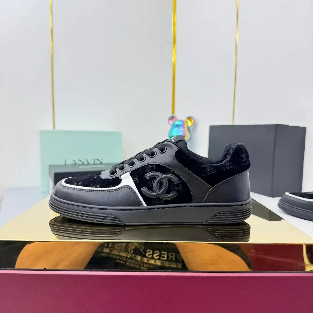 👟👟Ex-factory price 620👟👟High quality! ! ! CHANEL Chanel 25A latest thick-soled casual sports shoes. The counter is synchronized. The counter is very popular. It is a shoe that is very difficult to buy. The most popular thick-soled casual shoes on the Internet. As you can imagine, the most popular thick-soled casual shoes can not be missed. It has both good looks and comfort. Simple and versatile. The thick sole increases the height and is super versatile. Whoever wears it will look better. Upper: cowhide stitching. Lining: breathable mesh. Outsole: TPU original outsole. Size: 35-41 👉